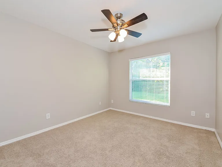 4042 Banbury Cir — Photo 12