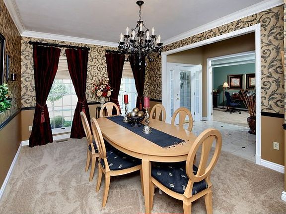 3rd image of 1612 Ashford Oaks Ct