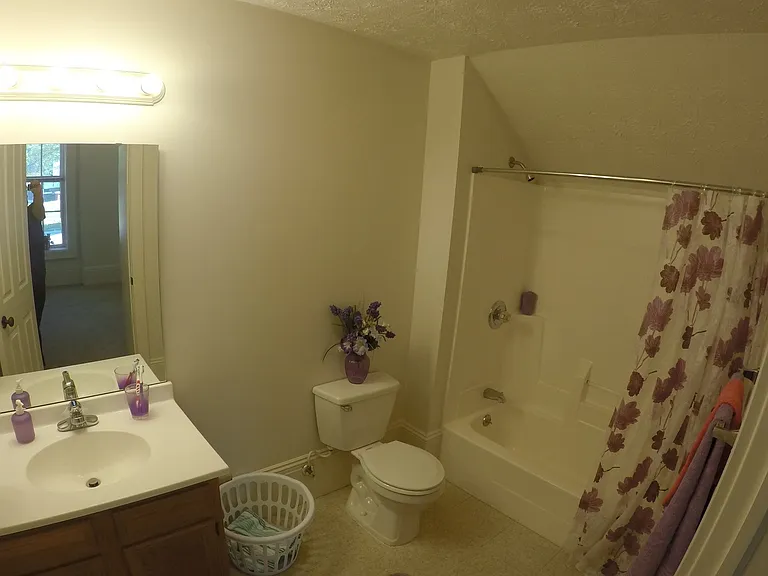 220 S 6th St (Maison de Ville) — Photo 10