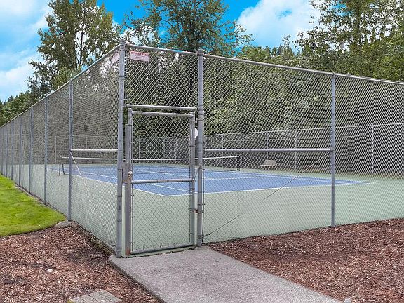 5th image of 4647 W Lake Sammamish Pkwy SE