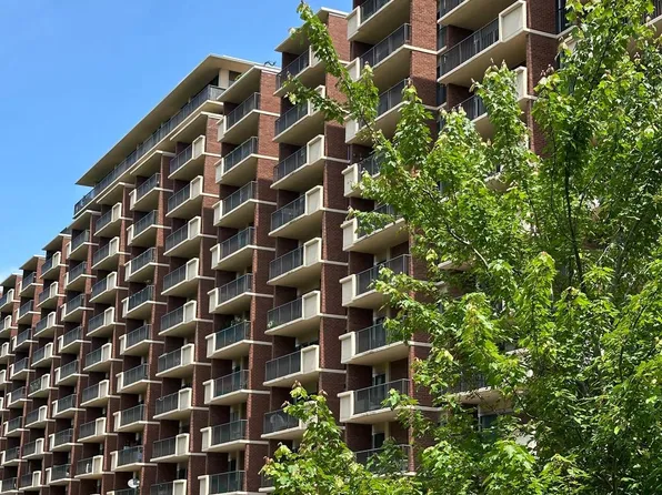 1300 Army Navy Dr APT 328, Arlington, VA 22202
