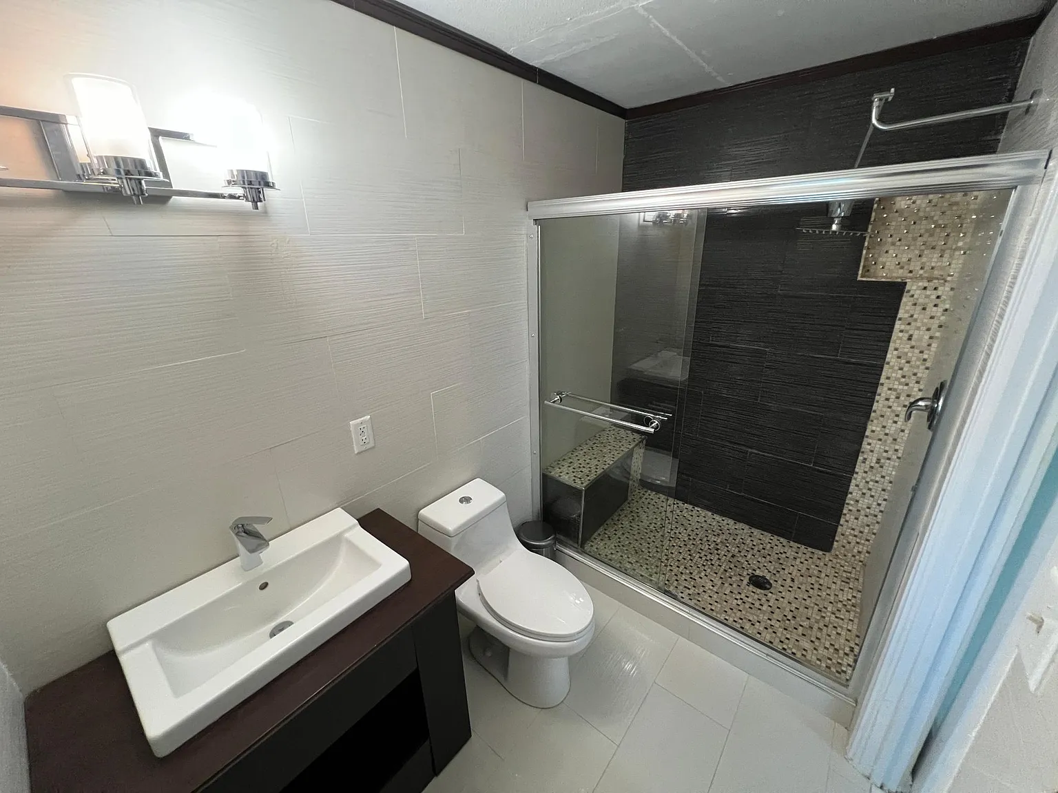 215 Rancho Vista Dr — Photo 4