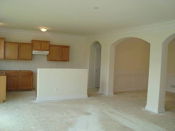 3rd image of 563 Sunbury Meadows Dr