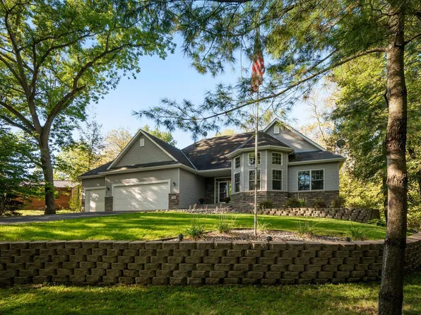 27938 Lakelawn Dr, Lindstrom, MN 55045