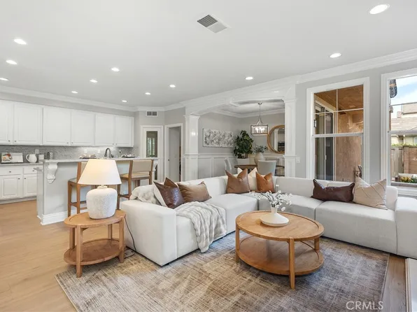 22 Apple Valley, Irvine, CA 92602