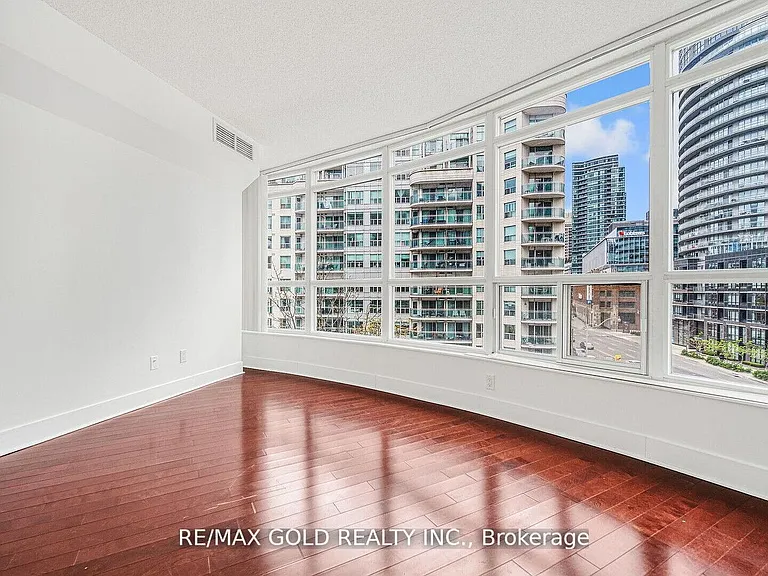 550 Queens Quay W #509 — Photo 22
