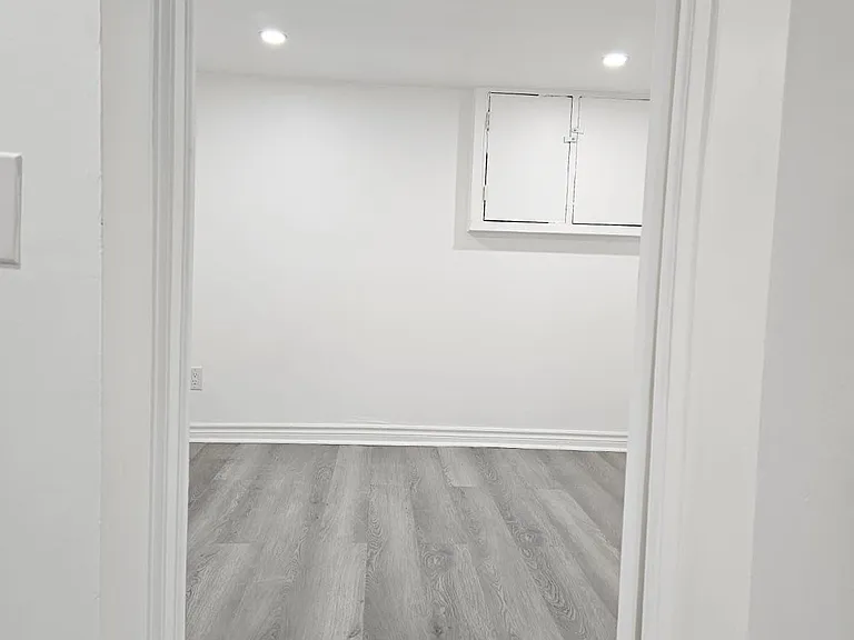 137B Chatham Ave — Photo 9