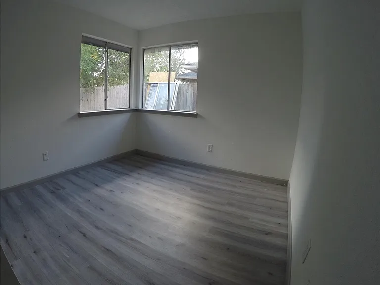 9211 Golden Meadow Dr — Photo 15
