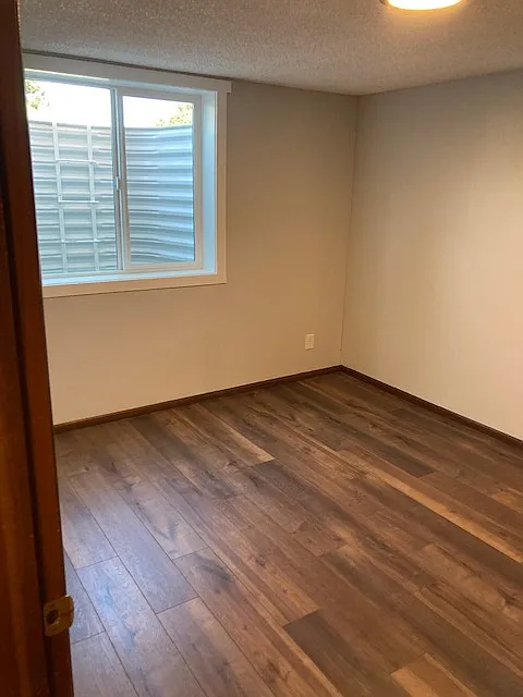 3 bed, 2.5 bath, 2500 sqft, $2,050 — Photo 4