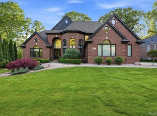 56173 Parkview Dr, Shelby Township, MI 48316