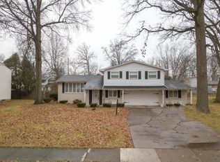 2525 Silverleaf Dr, Fort Wayne, IN