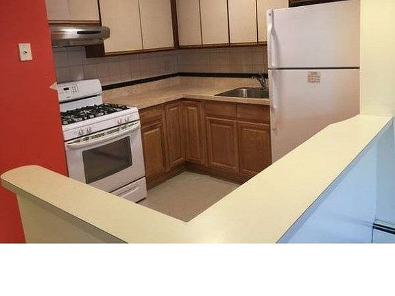3rd image of 2510 32nd St APT 2