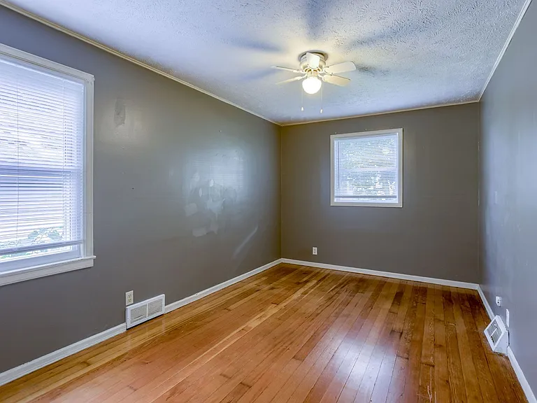 6457 Parker St — Photo 10