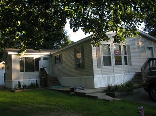 4 Oak Cir, Gorham, ME 04038