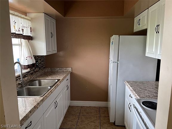 4th image of 2341 Narcissus Ct