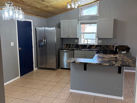 3rd image of 222 Lewis St