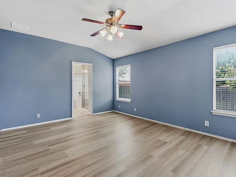 1918 Golden Arrow Ave — Photo 12