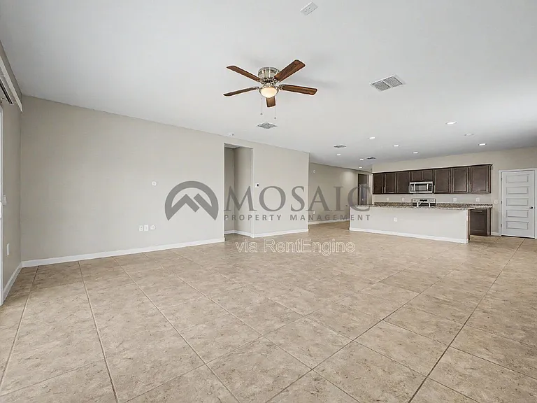 10617 S 54th Ln — Photo 7