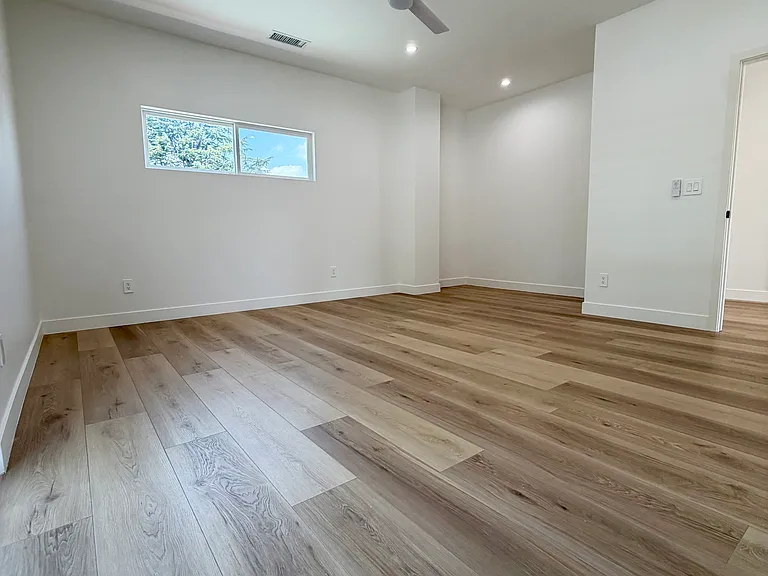 5436 1/2 Kester Ave — Photo 6