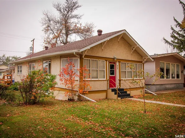 515 1st Street E, Shaunavon, SK S0N 2M0