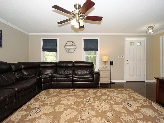 5th image of 37 Shasta Dr