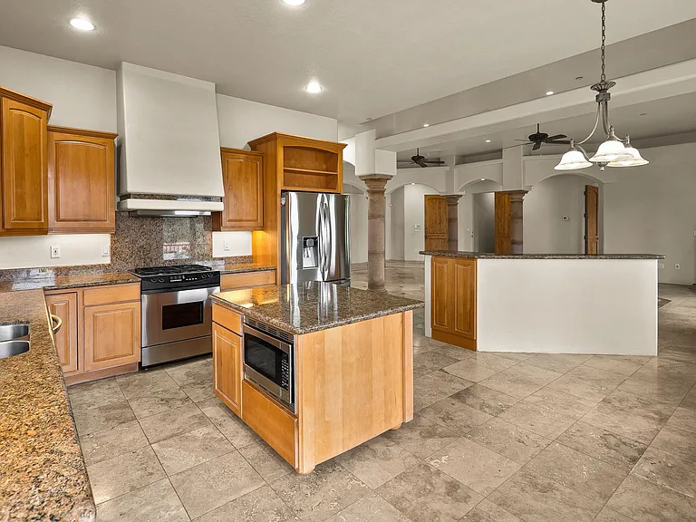 227 Les Springs Dr — Photo 32