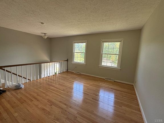 3rd image of 115 Westburg Dr