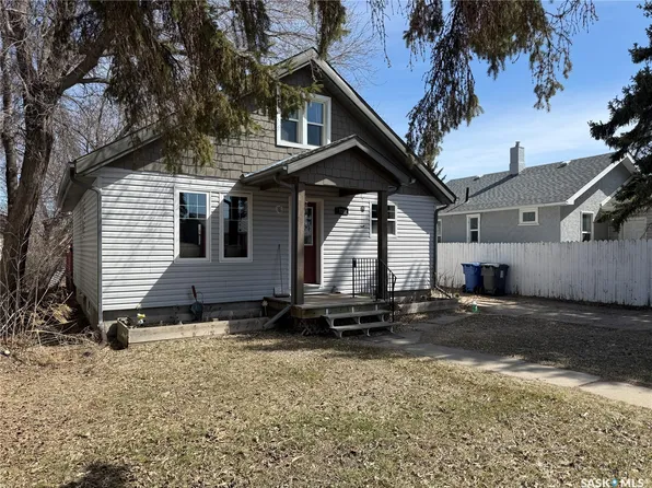 326 5th Avenue W, Melville, SK S0A 2P0