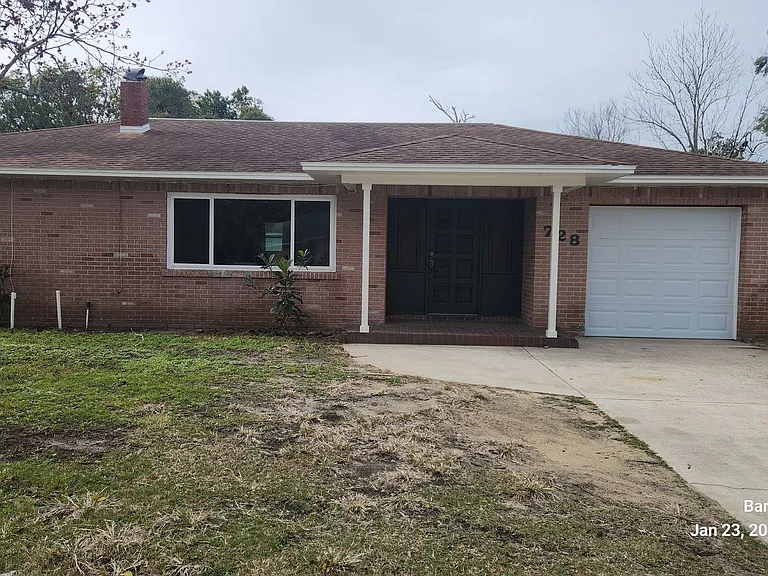 728 Essex Rd — Photo 1