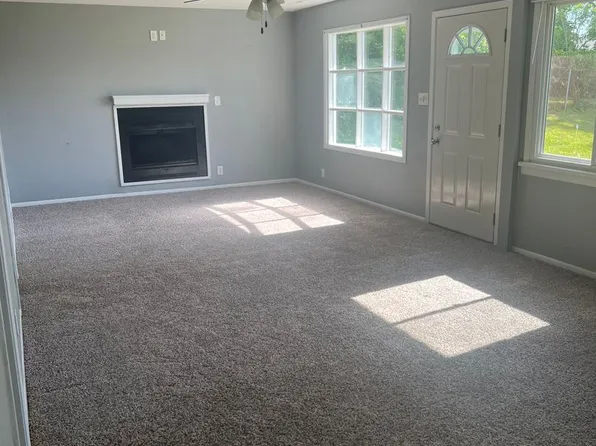 1 Oakland Ln NE, Cedar Rapids, IA 52402