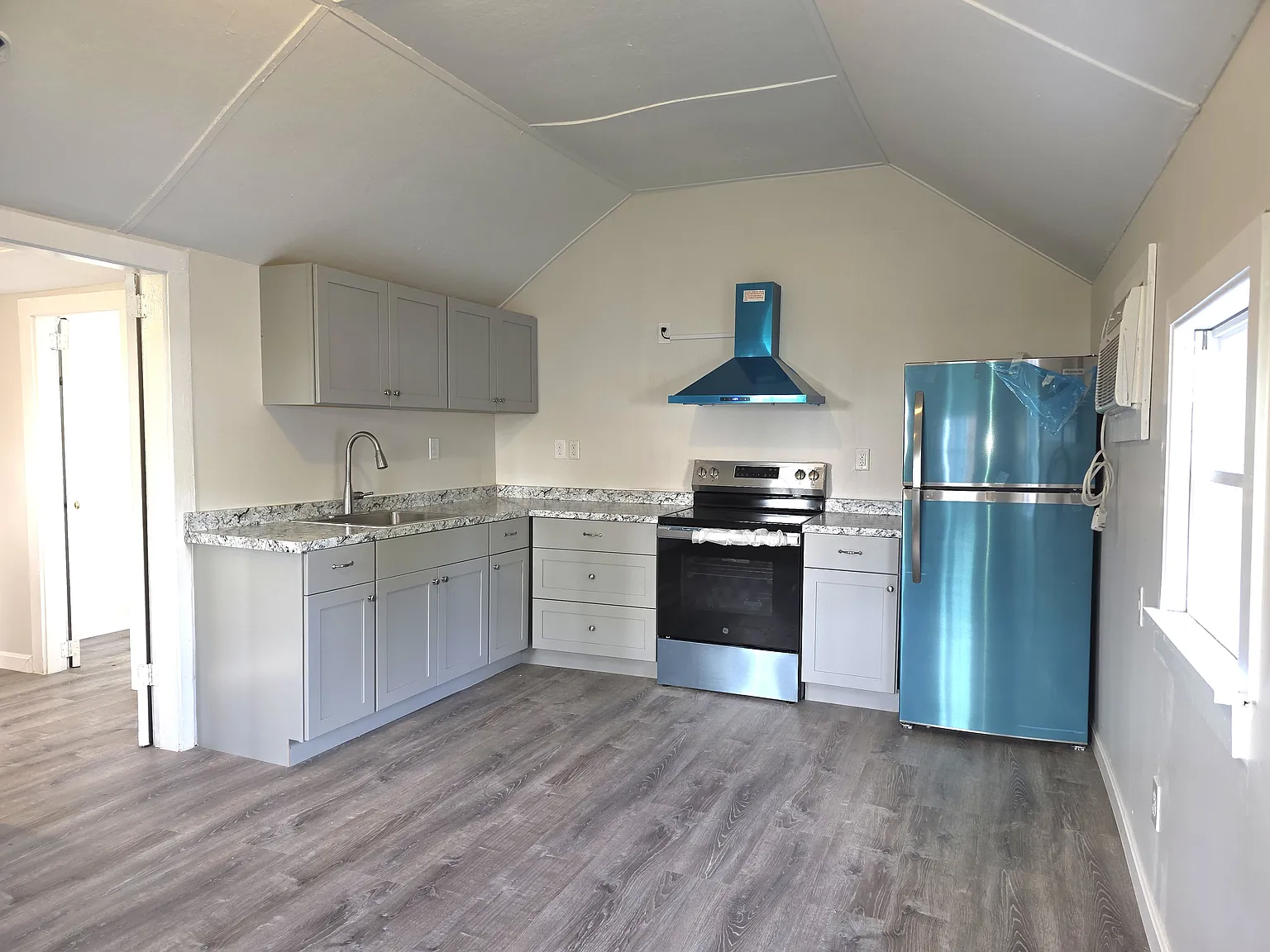 1 bed, 360 sqft, $2,000 — Photo 4