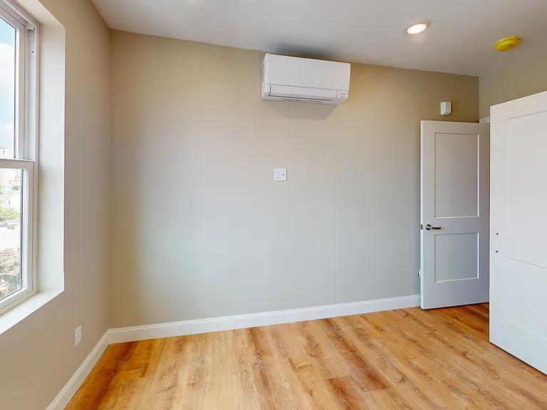100 Revere St — Photo 24