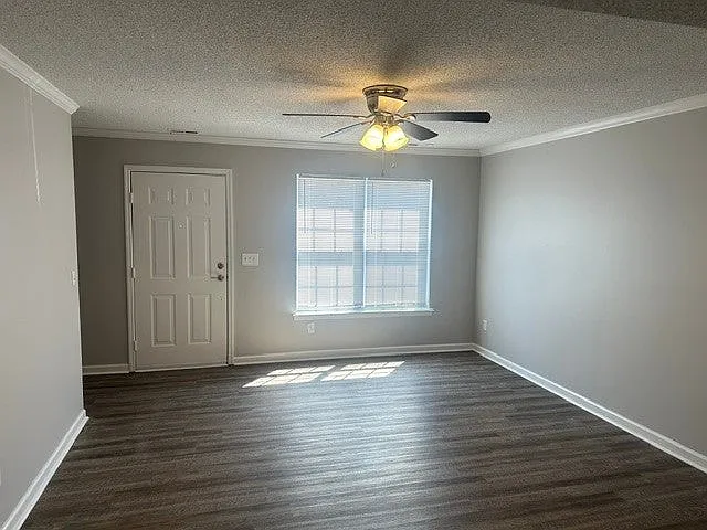 2 bed, 1.5 bath, 936 sqft, $1,095 — Photo 4