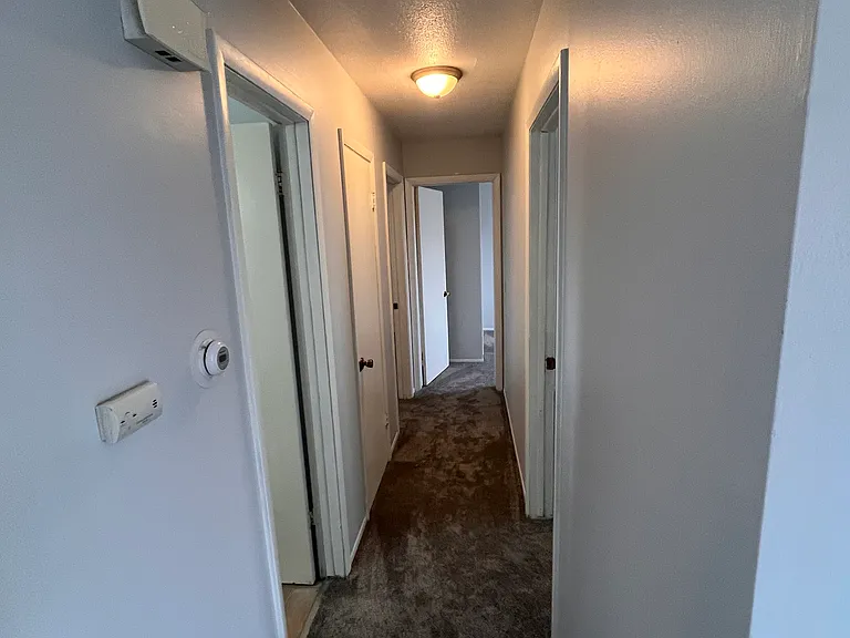 6902 S 32nd Ave — Photo 6