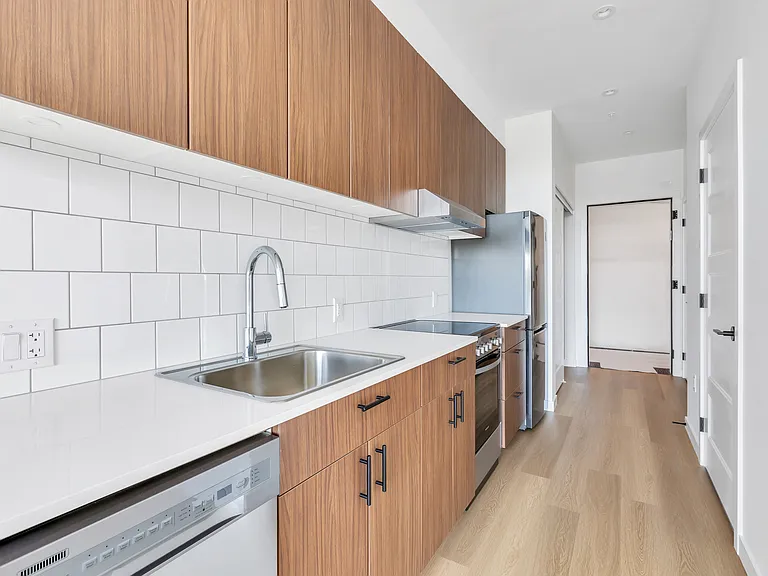 3455 Hastings St E — Photo 51