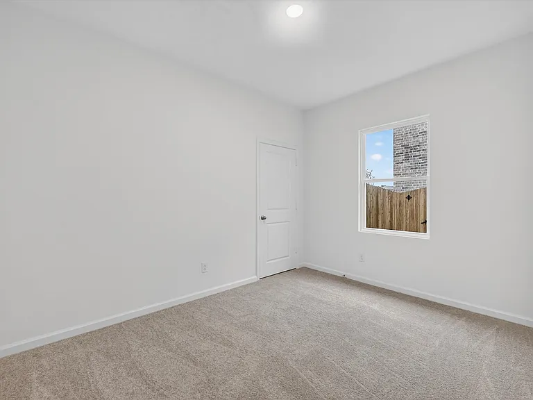 2128 Meadow Park Dr — Photo 4