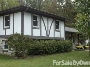 716 Old Orchard Dr, Benton, IL 62812