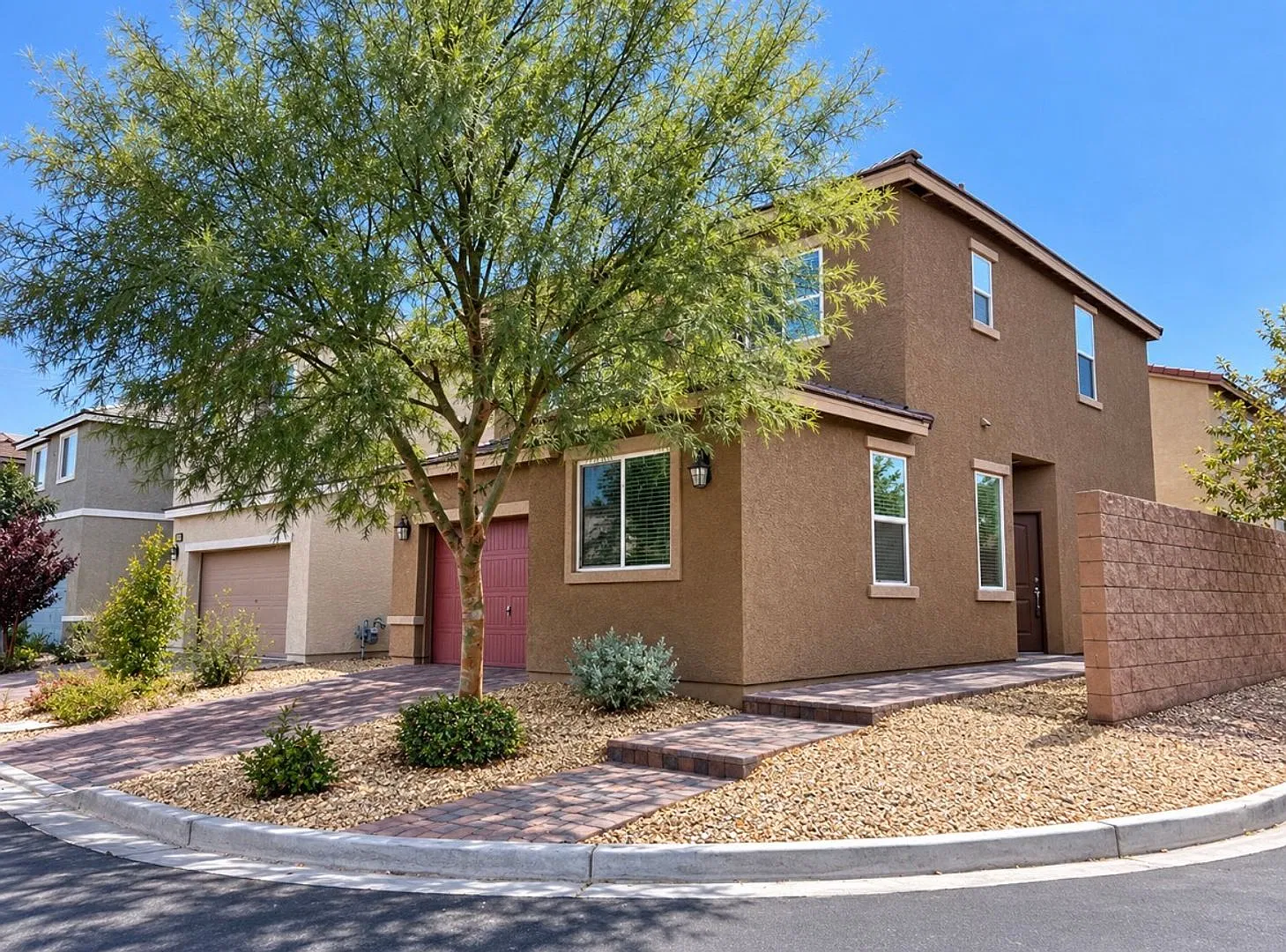 4 Bedroom Single Family / Newer Home — Photo 2