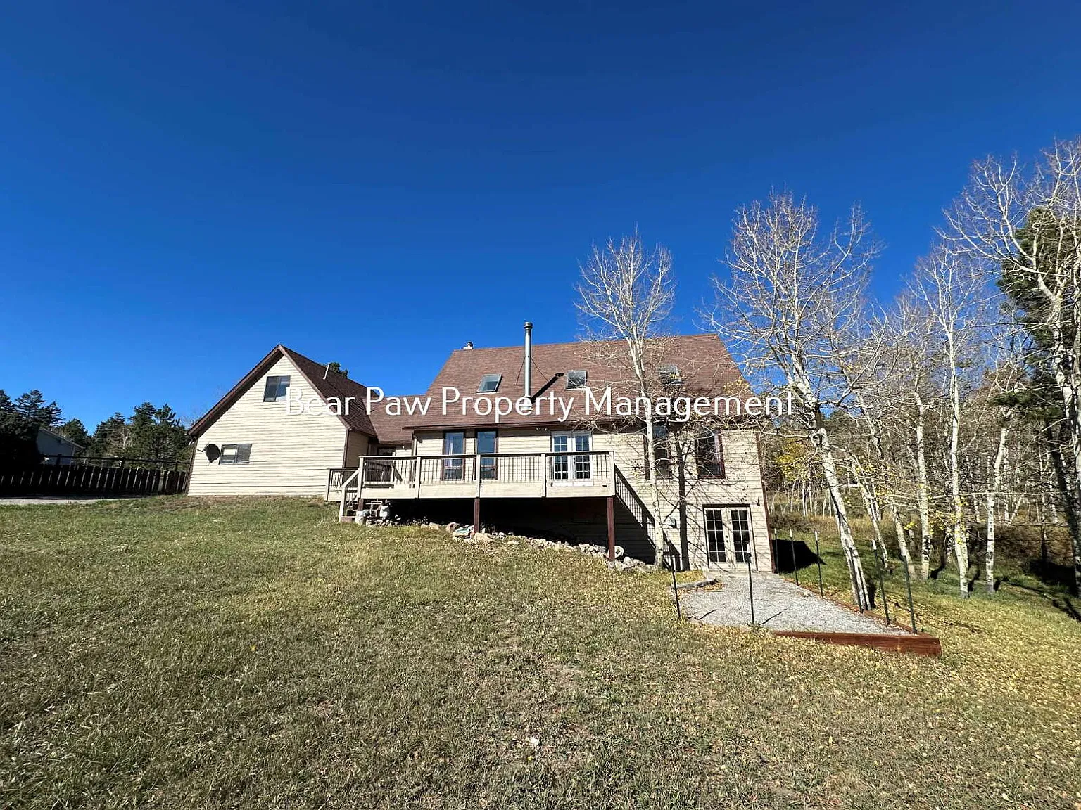 3 bed, 3.5 bath, 2600 sqft, $3,000 — Photo 3