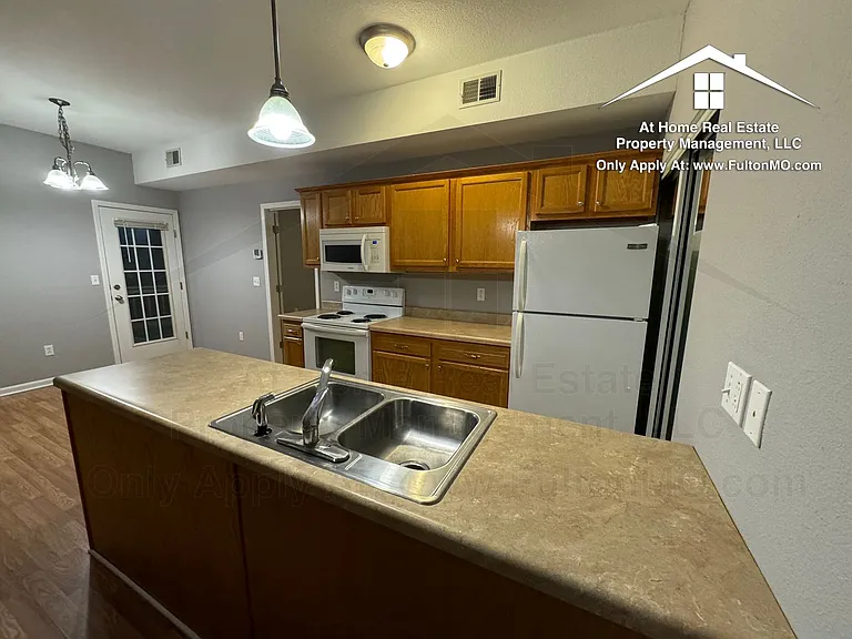 211 N Main St #A — Photo 6