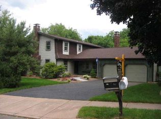 198 Valley View Rd, Manchester, CT 06040