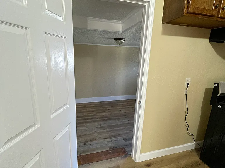 525 Royal Ave — Photo 15