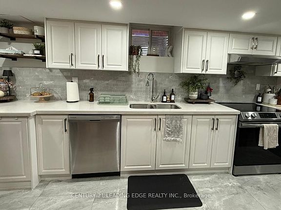 3rd image of 32 Westfield Dr E