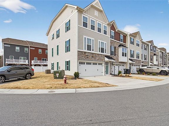 2nd image of 1747 Ark Royal Rd