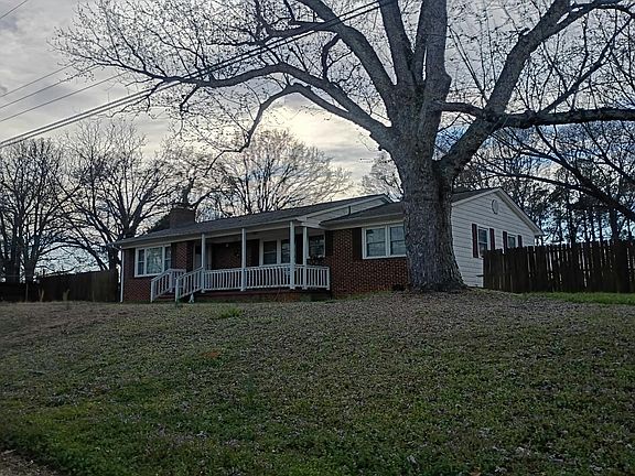 2nd image of 107 Crescent Cir