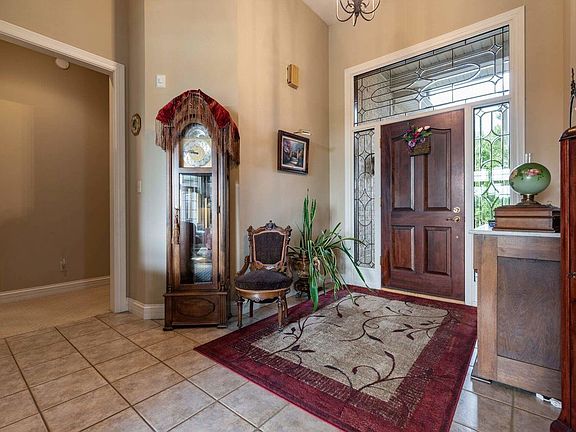 5th image of 208 S Pinehurst Ln