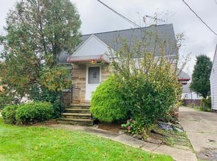 1530 Rockefeller Rd, Wickliffe, OH 44092