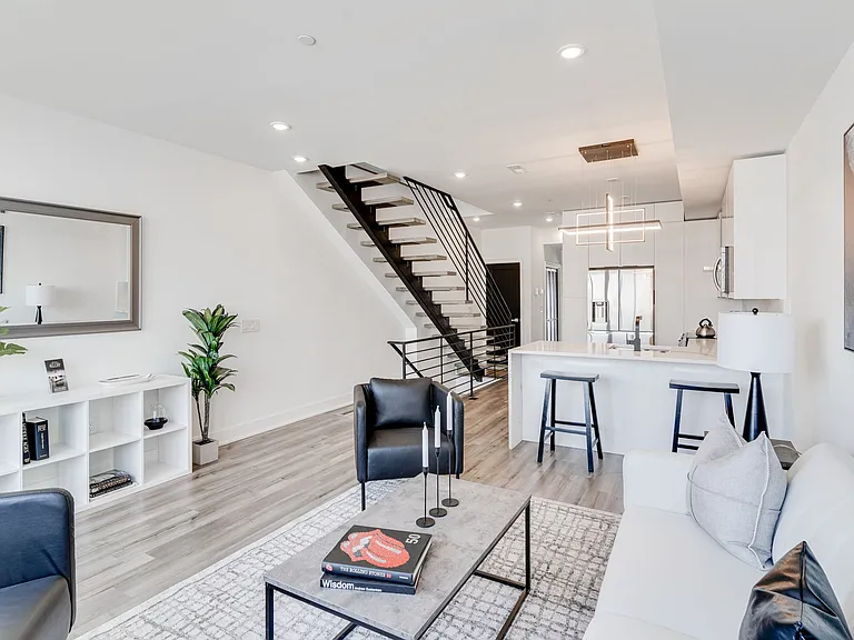 Brand New Luxury Townhouses — Photo 44