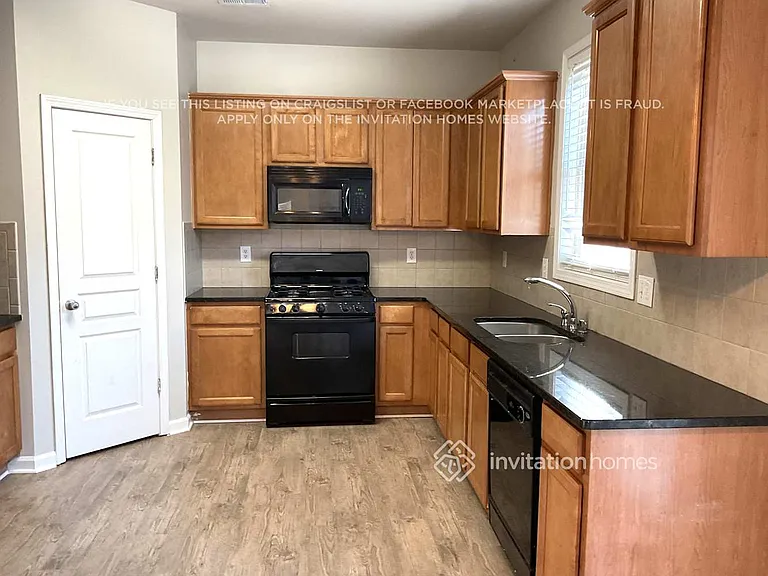 1976 Stoney Chase Dr — Photo 3