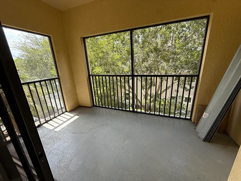 3020 Alcazar Pl #303 — Photo 29